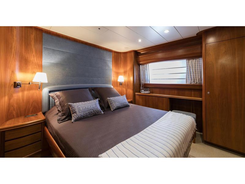 Book yachts online - motorboat - Canados 72 - Pietro - rent