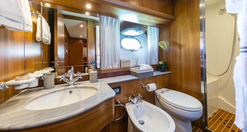 Book yachts online - motorboat - Canados 72 - Pietro - rent