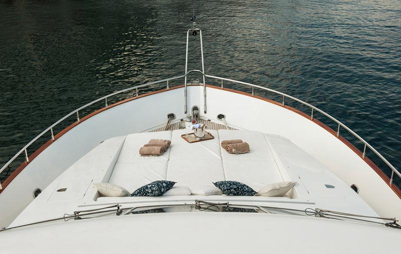 Book yachts online - motorboat - Canados 72 - Pietro - rent