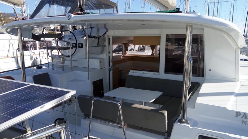 Book yachts online - catamaran - Lagoon 400 S2 - Pasiphae - rent