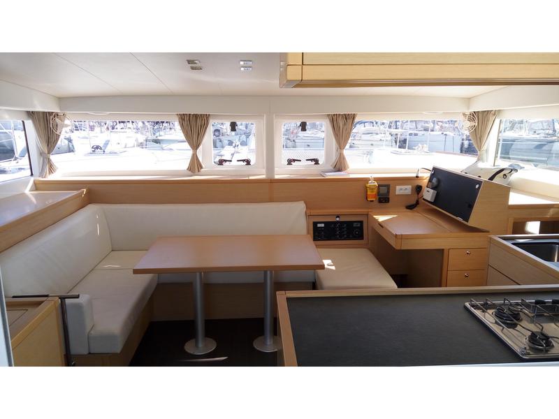 Book yachts online - catamaran - Lagoon 400 S2 - Pasiphae - rent