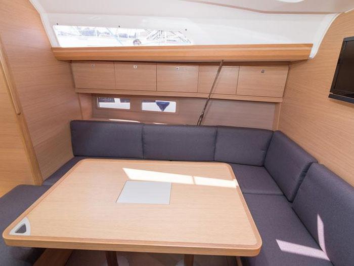 Book yachts online - sailboat - Dufour 410 Grand Large - MISTRAL new sails 2018 - rent