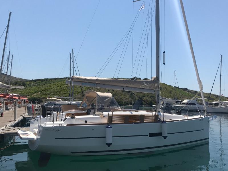 Book yachts online - sailboat - Dufour 310 Grand Large - MIO 2018 - rent