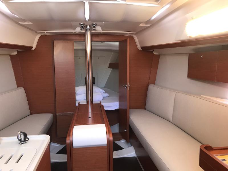 Book yachts online - sailboat - Dufour 310 Grand Large - MIO 2018 - rent