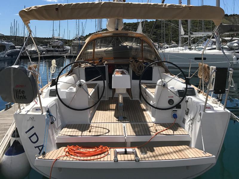 Book yachts online - sailboat - Dufour 350 Grand Large - IDA 2017 - rent
