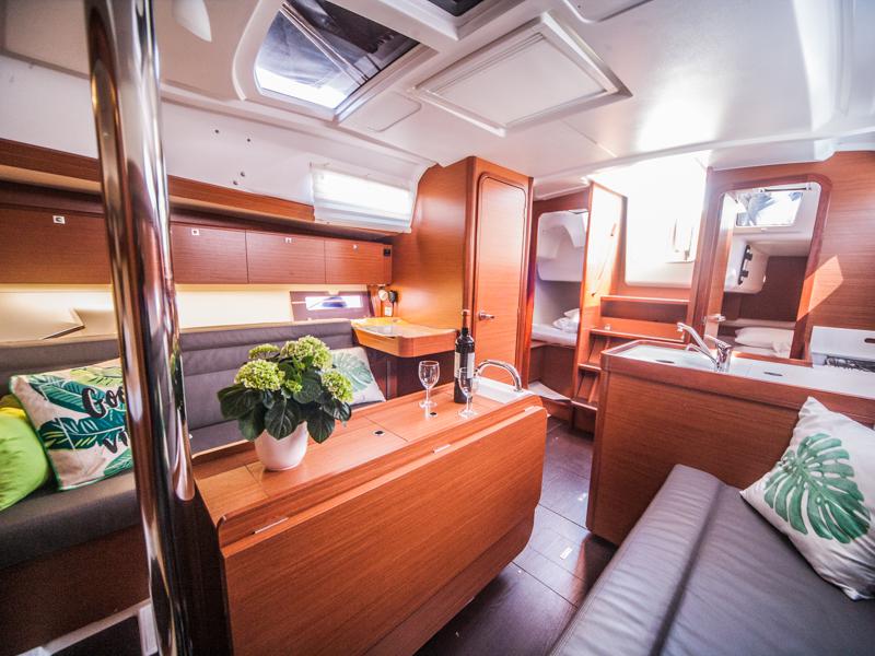 Book yachts online - sailboat - Dufour 350 Grand Large - IDA 2017 - rent