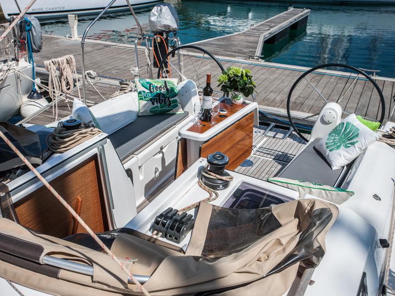 Book yachts online - sailboat - Dufour 350 Grand Large - IDA 2017 - rent