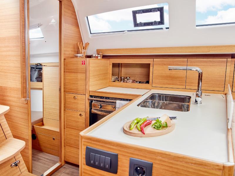 Book yachts online - sailboat - Elan 40.1 - TOP SECRET new 2020 - rent
