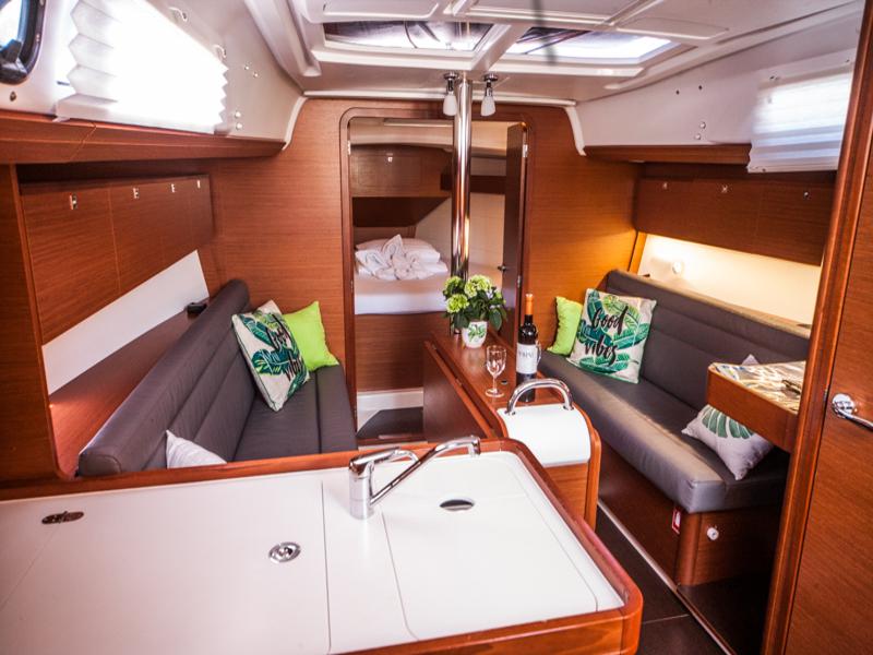 Book yachts online - sailboat - Dufour 350 Grand Large - RONJA 2017 - rent