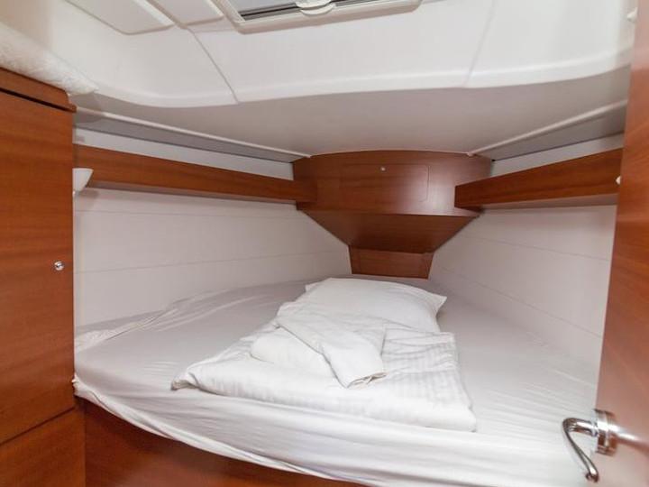 Book yachts online - sailboat - Dufour 335 Grand Large - PIPPI new sails 2018 - rent