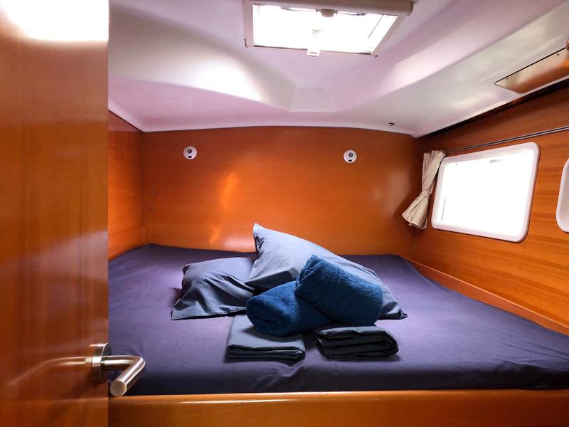 Book yachts online - catamaran - Lagoon 380 S2 - Lucky Seven (refit 2018) - rent