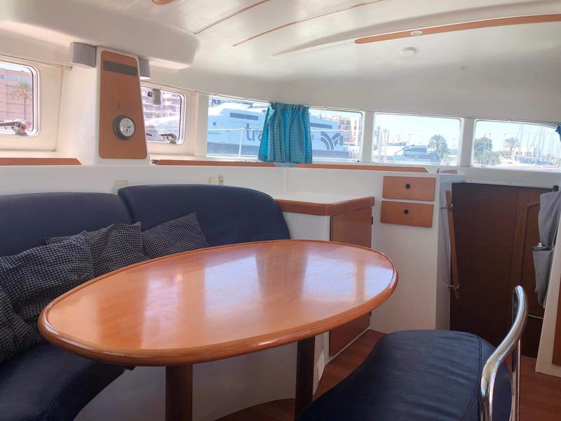 Book yachts online - catamaran - Lagoon 380 S2 - Lucky Seven (refit 2018) - rent