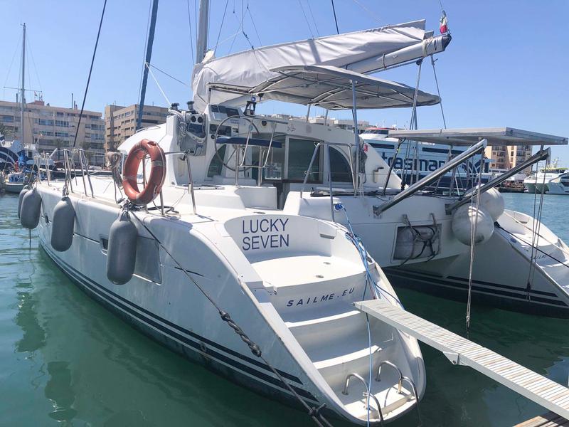 Book yachts online - catamaran - Lagoon 380 S2 - Lucky Seven (refit 2018) - rent