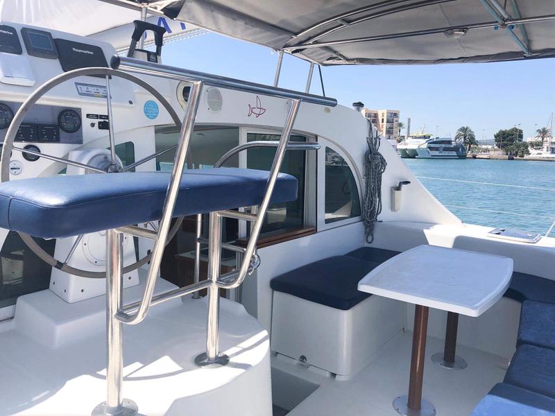 Book yachts online - catamaran - Lagoon 380 S2 - Lucky Seven (refit 2018) - rent