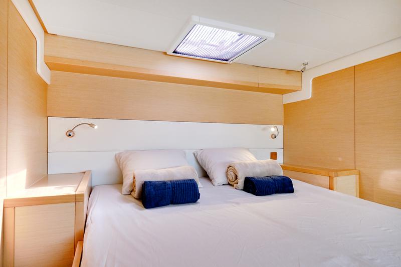 Book yachts online - catamaran - Lagoon 52F - Neptuno  - rent