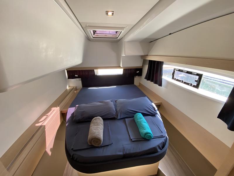 Book yachts online - catamaran - Lucia 40 - Aquila  - rent