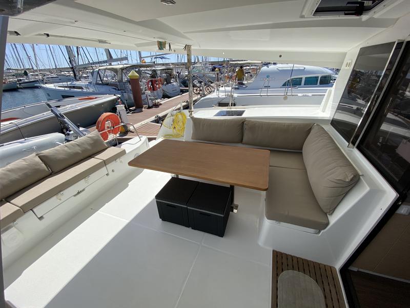 Book yachts online - catamaran - Lucia 40 - Aquila  - rent