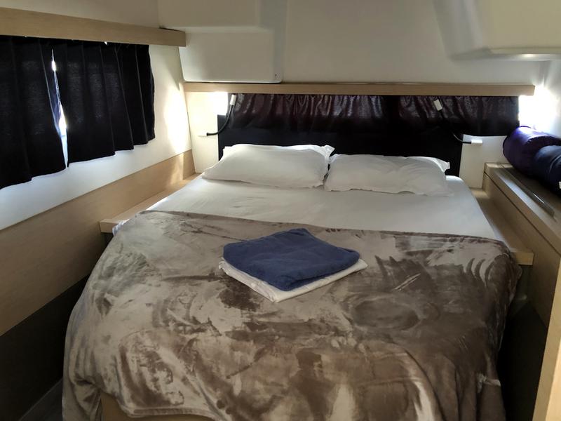 Book yachts online - catamaran - Lucia 40 - Aquila  - rent