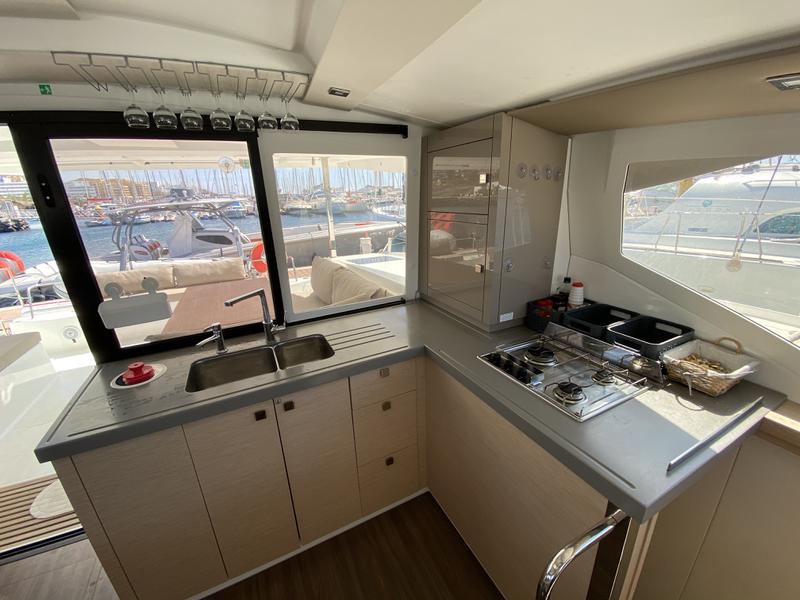 Book yachts online - catamaran - Lucia 40 - Aquila  - rent