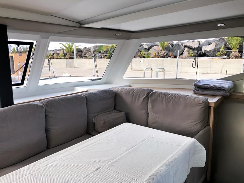 Book yachts online - catamaran - Lucia 40 - Aquila  - rent