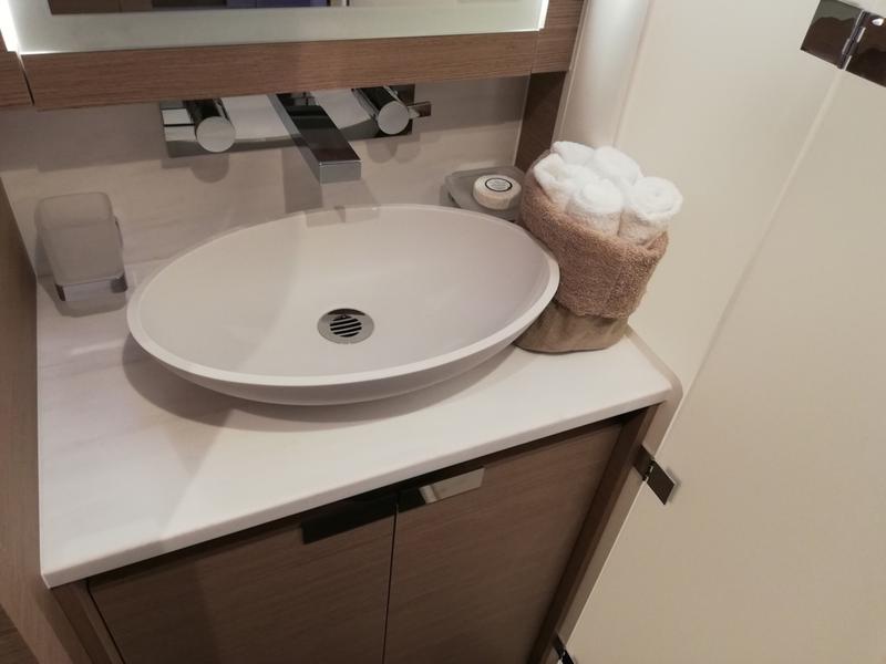 Book yachts online - catamaran - Fountaine Pajot Alegria 67 - Isola - rent