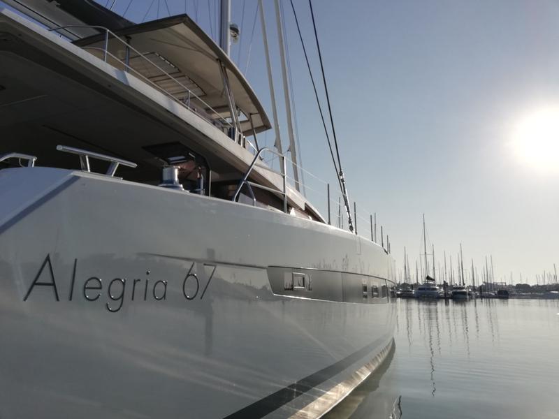 Book yachts online - catamaran - Fountaine Pajot Alegria 67 - Isola - rent