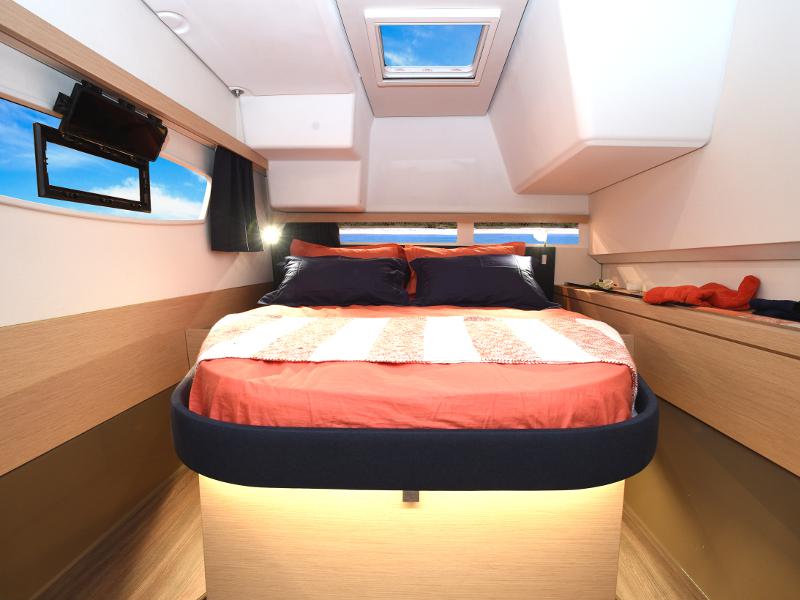 Book yachts online - catamaran - Fountaine Pajot Lucia 40 - Kit-Cat - rent