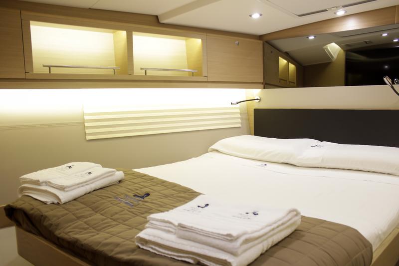 Book yachts online - sailboat - Dufour 56 Exclusive - INVICTUS - rent