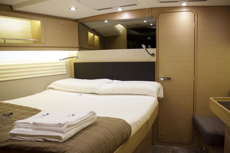 Book yachts online - sailboat - Dufour 56 Exclusive - INVICTUS - rent