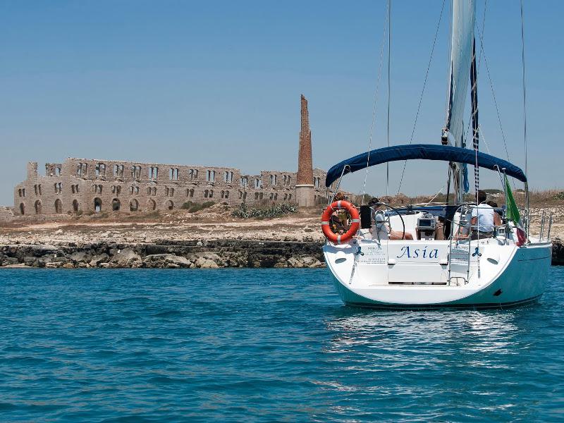 Book yachts online - sailboat - Dufour 455 GL - Asia - rent