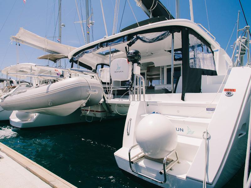 Book yachts online - catamaran - Lagoon 450  Flybridge - Rakhel - rent