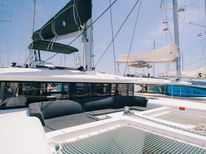 Book yachts online - catamaran - Lagoon 450  Flybridge - Rakhel - rent