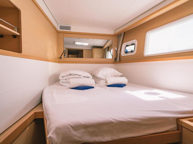 Book yachts online - catamaran - Lagoon 450  Flybridge - Rakhel - rent