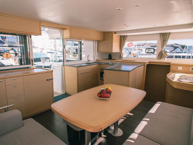 Book yachts online - catamaran - Lagoon 450  Flybridge - Rakhel - rent