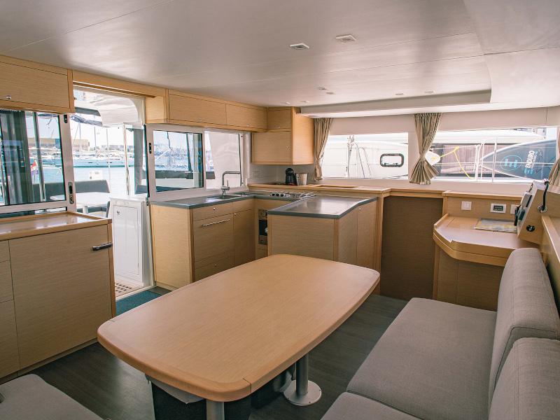 Book yachts online - catamaran - Lagoon 450  Flybridge - Rakhel - rent