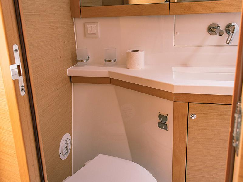 Book yachts online - catamaran - Lagoon 450  Flybridge - Rakhel - rent