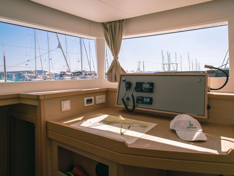 Book yachts online - catamaran - Lagoon 450  Flybridge - Rakhel - rent