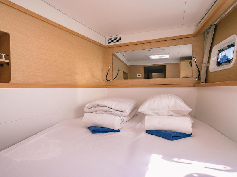 Book yachts online - catamaran - Lagoon 450  Flybridge - Rakhel - rent