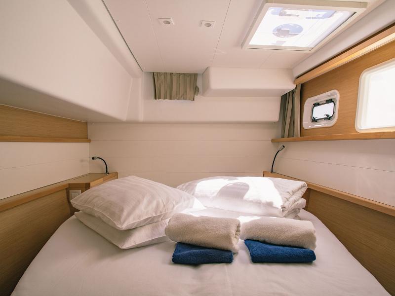 Book yachts online - catamaran - Lagoon 450  Flybridge - Rakhel - rent