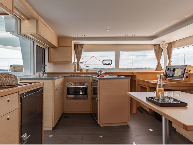 Book yachts online - catamaran - Lagoon 450  Flybridge - Shiva - rent