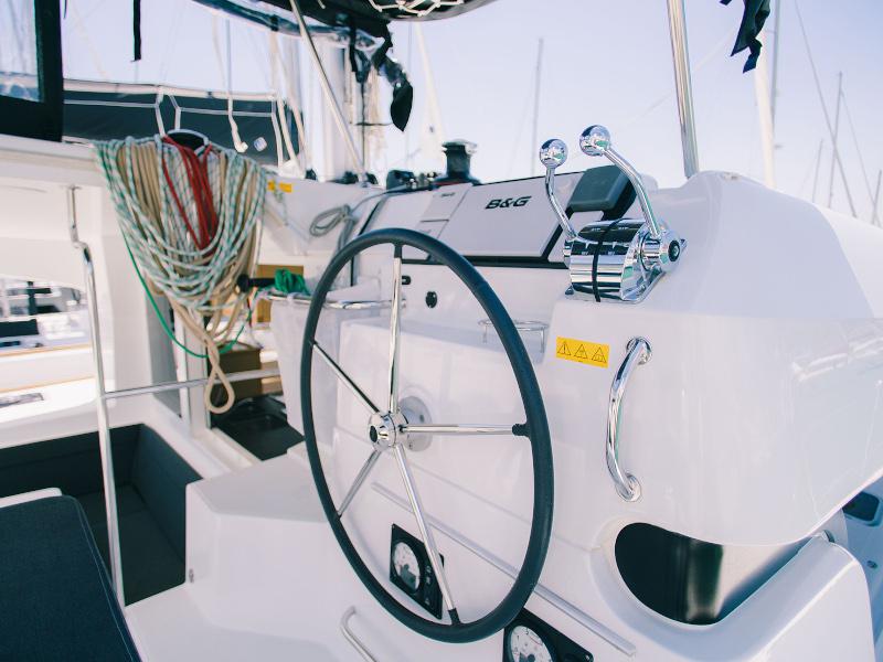 Book yachts online - catamaran - Lagoon 39 - Monique - rent