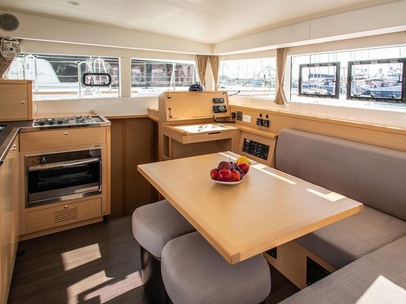 Book yachts online - catamaran - Lagoon 39 - Monique - rent