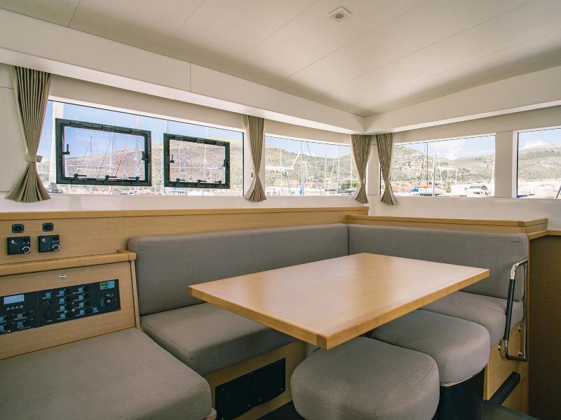 Book yachts online - catamaran - Lagoon 39 - Monique - rent