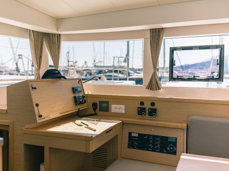 Book yachts online - catamaran - Lagoon 39 - Monique - rent