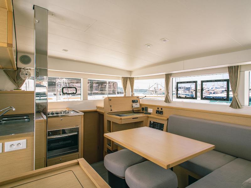 Book yachts online - catamaran - Lagoon 39 - Monique - rent