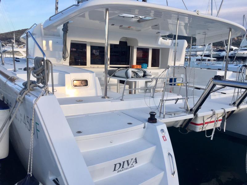 Book yachts online - catamaran - Lagoon 450  Flybridge - Diva - rent