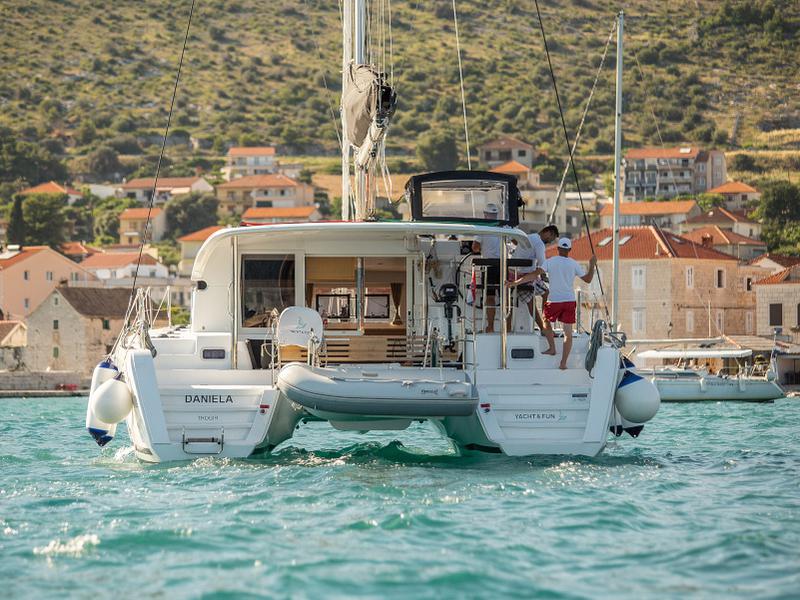 Book yachts online - catamaran - Lagoon 39 - Daniela - rent
