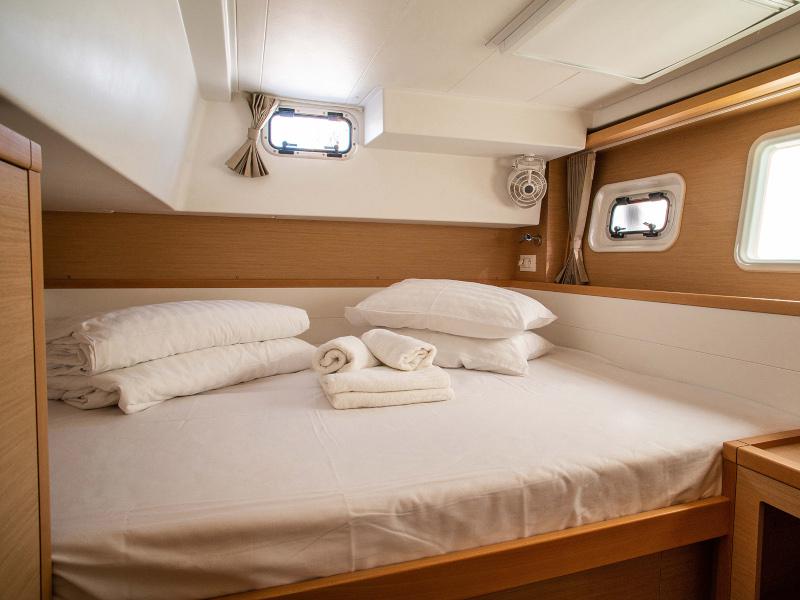Book yachts online - catamaran - Lagoon 39 - Daniela - rent