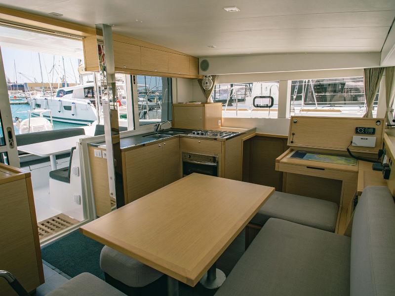 Book yachts online - catamaran - Lagoon 39 - Daniela - rent