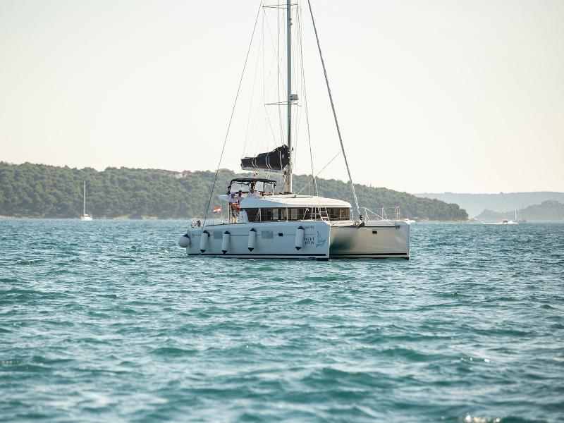 Book yachts online - catamaran - Lagoon 39 - Daniela - rent